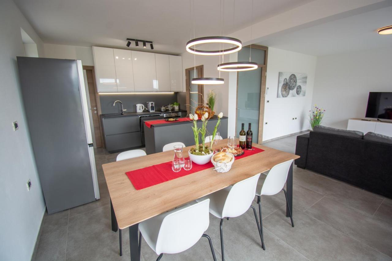 Holiday House Oljka Kobdilj ภายนอก รูปภาพ